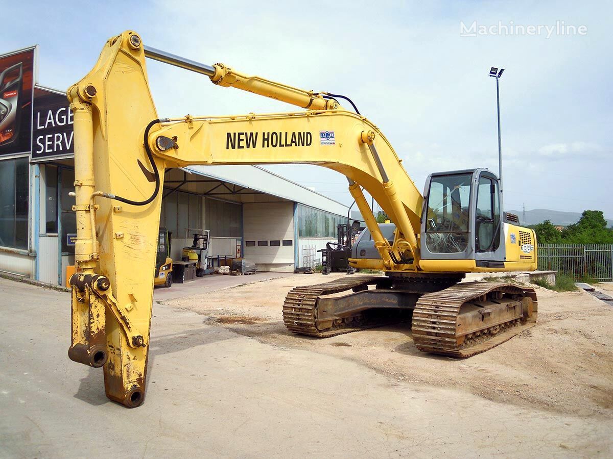 New Holland E 385 bager gusjeničar