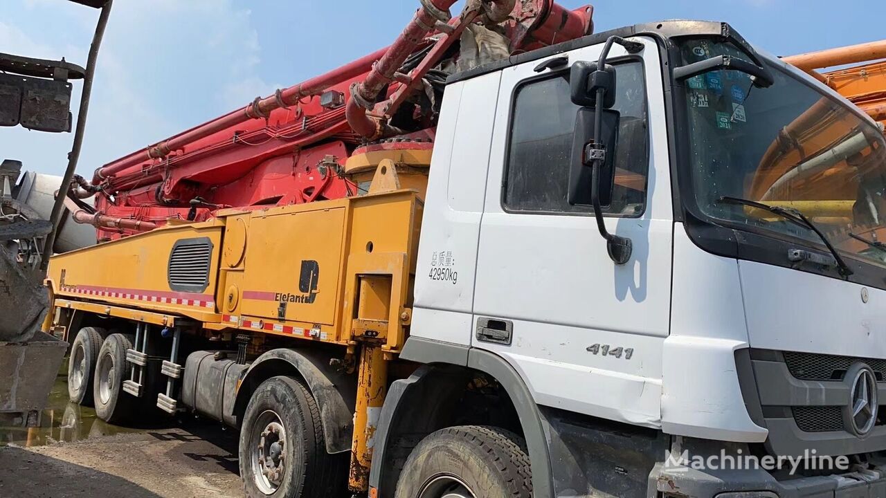 Putzmeister M53-6RZ  na šasiji Mercedes-Benz pumpa za beton