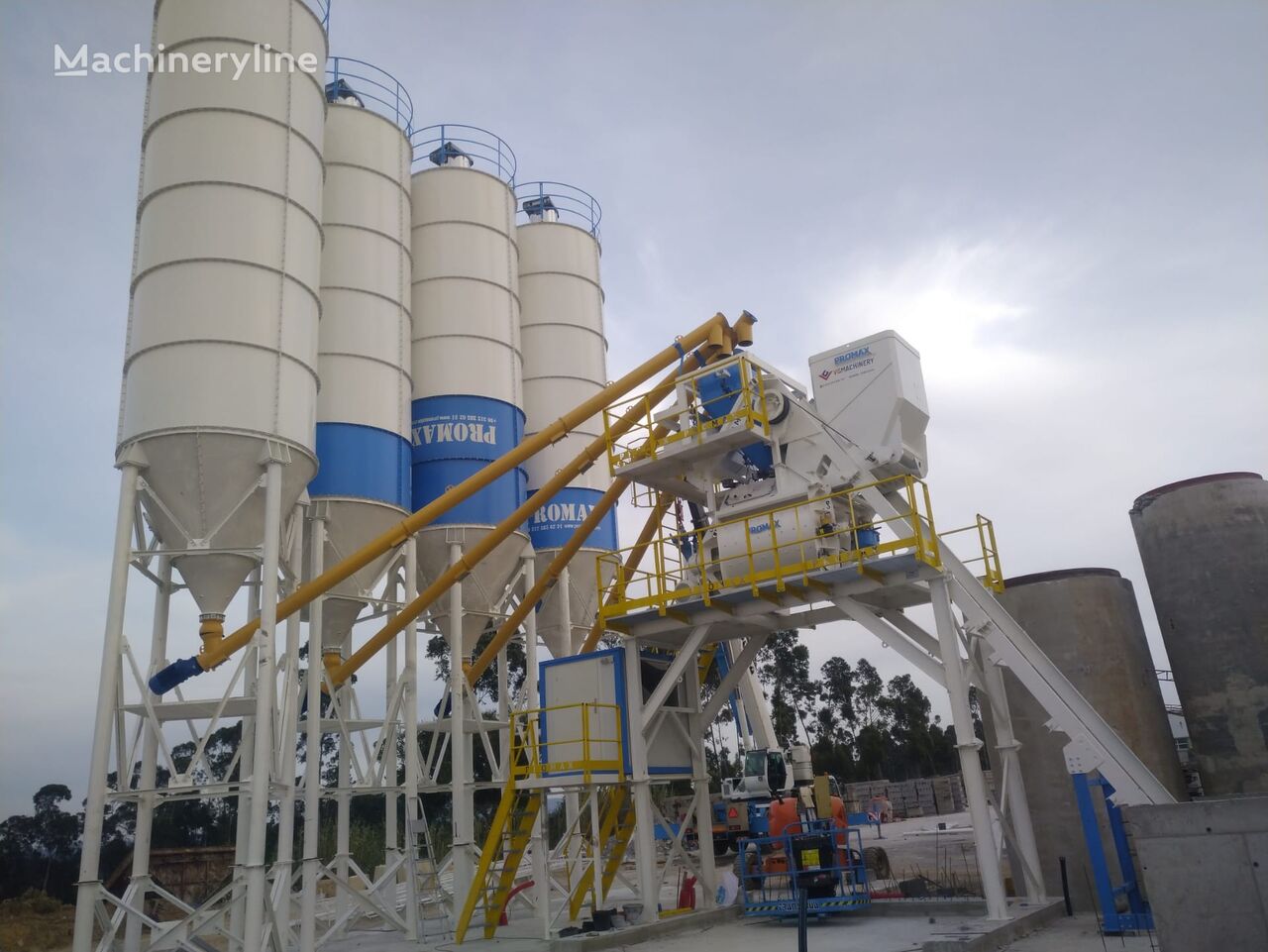 novi Promax Compact Skip Concrete Batching Plant CS100-TWN-LINE (100m3/h) silos za cement